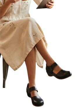 L'Artise Spring Step Gloss Mary Jane Black Leather Wedge Size 42/10.5-11